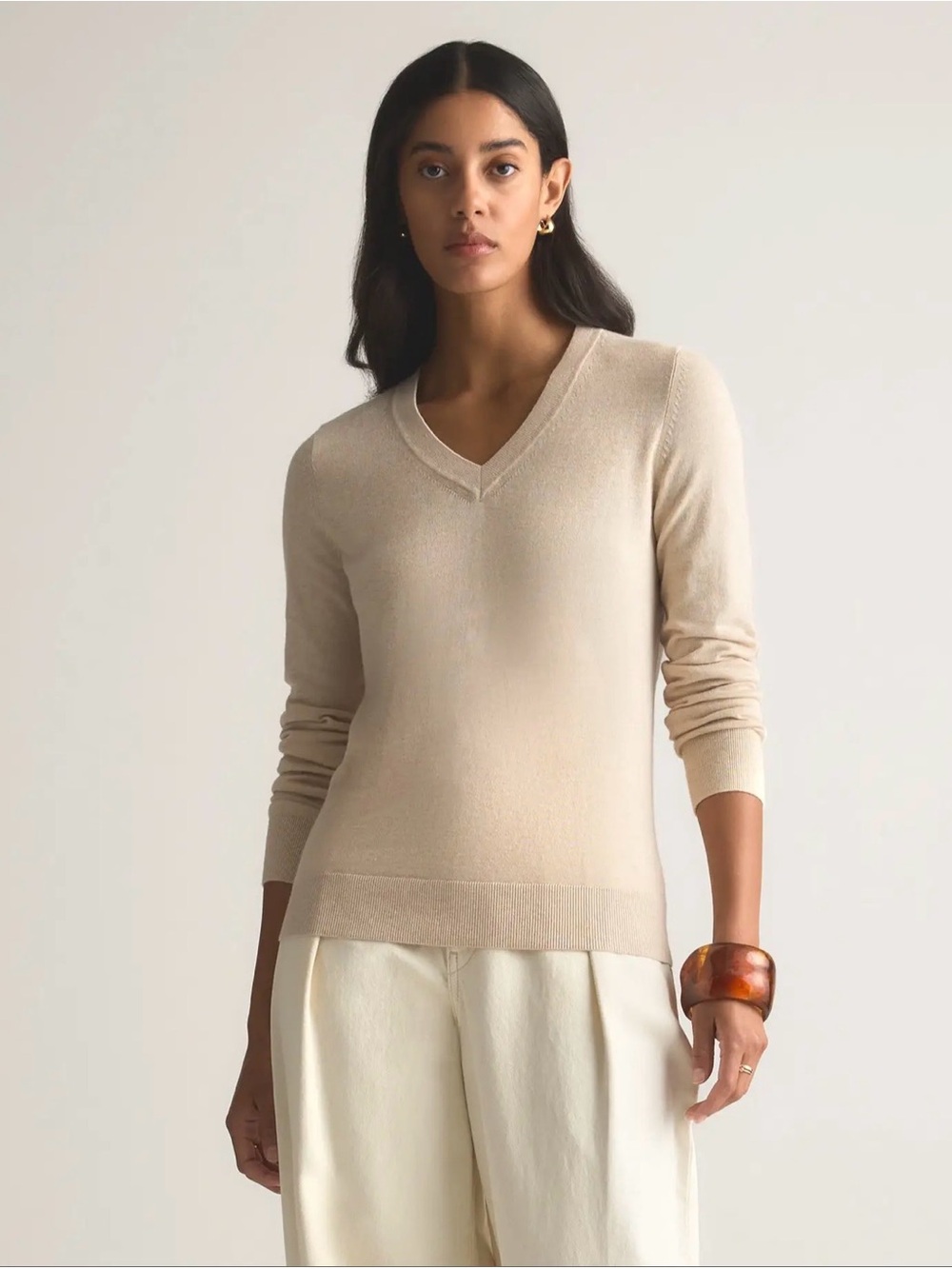 Quince Lightweight Cotton Cashmere V-Neck
Sweater